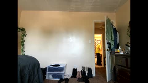 Snapshot of 000cloud9000 chatting on April 2026 05:06:01 PM Cloud9 online show from April 2026 05:06:01 PM