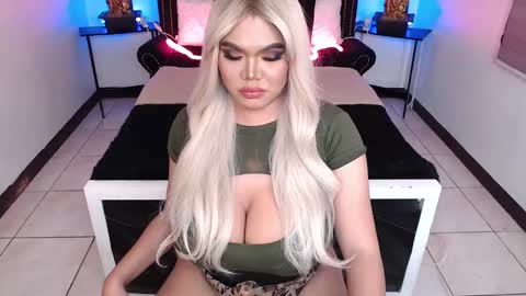 Snapshot of 10incheskinkynastytrans chatting on December 2024 01:18:01 AM Sasha Banks online show from December 2024 01:18:01 AM
