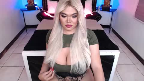 Snapshot of 10incheskinkynastytrans chatting on December 2024 12:28:01 AM Sasha Banks online show from December 2024 12:28:01 AM