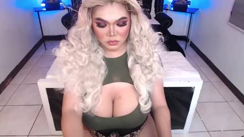Snapshot of 10incheskinkynastytrans chatting on December 2024 12:05:01 AM Sasha Banks online show from December 2024 12:05:01 AM