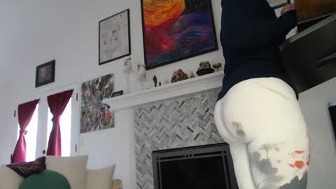 Aurora Willows online show from February 2025 05:51:01 PM