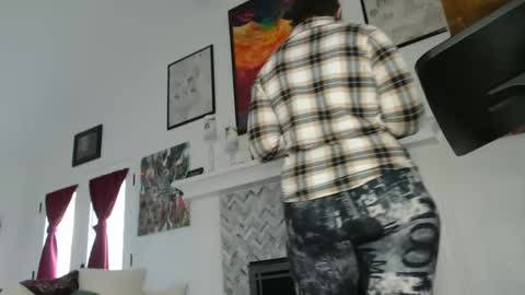 Aurora Willows online show from February 2025 03:31:02 PM