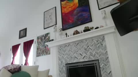 Aurora Willows online show from February 2025 08:40:01 PM