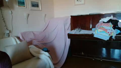 12ennie online show from April 2026 07:33:01 AM