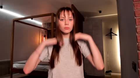 Lily 3 online show from February 2026 06:52:01 PM