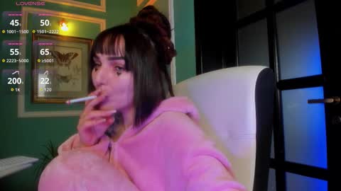 Moona  online show from December 2025 11:26:02 AM