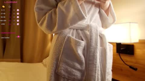 VICTORIA online show from November 2025 01:04:01 AM