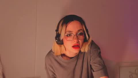 Snapshot of 2b_ chatting on February 2025 04:05:02 AM Sasha weekend from 14 to 27 November online show from February 2025 04:05:02 AM