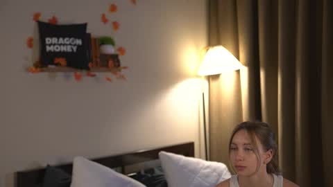 Elley  online show from November 2025 06:57:02 AM