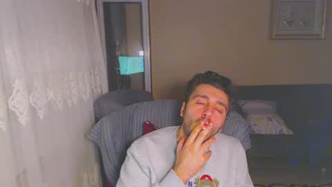 Snapshot of 2handsomeman chatting on January 2025 04:08:02 AM Berk online show from January 2025 04:08:02 AM