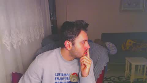 Snapshot of 2handsomeman chatting on January 2025 01:32:01 AM Berk online show from January 2025 01:32:01 AM