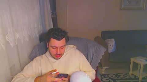 Snapshot of 2handsomeman chatting on January 2025 02:06:02 AM Berk online show from January 2025 02:06:02 AM