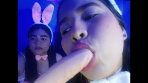 Snapshot of 2moons_full_of_love chatting on November 2025 12:54:01 AM 2moons_full_of_love online show from November 2025 12:54:01 AM