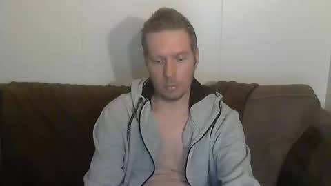 2small4you83 online show from March 2026 10:14:01 PM