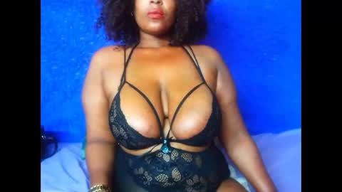 2sweetysmile online show from December 2024 04:06:01 PM