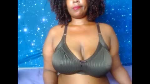 2sweetysmile online show from December 2024 05:52:01 PM