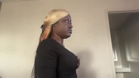 GamerBaddieLux online show from November 2025 08:42:02 PM