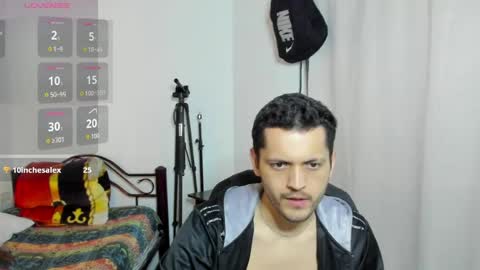 Alex THE BIG SNAKE DUDE online show from June 2026 09:30:01 PM