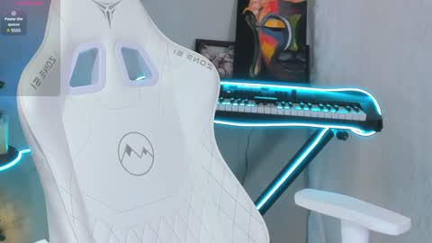 Andrew online show from December 2024 03:33:02 AM