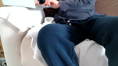 F E L I X -  -  F O ll O W      M E  online show from January 2025 12:46:02 PM