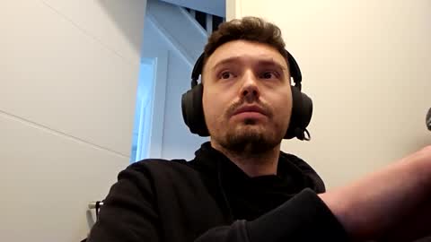 8inchdude93 online show from October 2025 11:41:02 AM