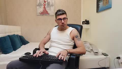 Alex online show from October 2025 03:31:01 AM