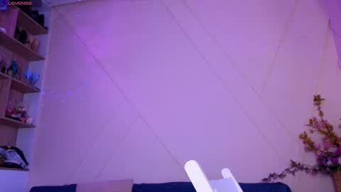 Mia online show from October 2025 02:14:02 PM