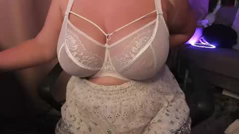 Snapshot of _alyssia_ chatting on July 2026 07:16:02 PM lisa online show from July 2026 07:16:02 PM