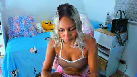 Snapshot of _analia chatting on December 2024 01:37:02 AM Analia online show from December 2024 01:37:02 AM