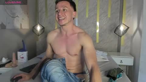 Andrew online show from December 2024 07:18:01 PM