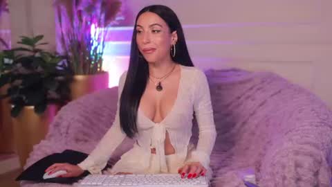 Snapshot of _anna_bloom chatting on July 2026 07:18:02 PM Anna online show from July 2026 07:18:02 PM