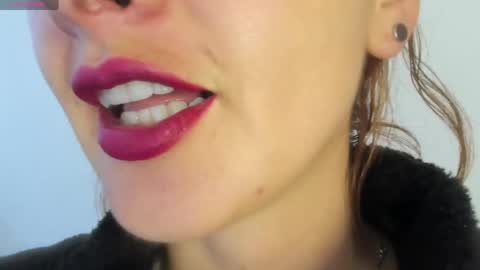 antonia online show from April 2026 08:09:02 PM