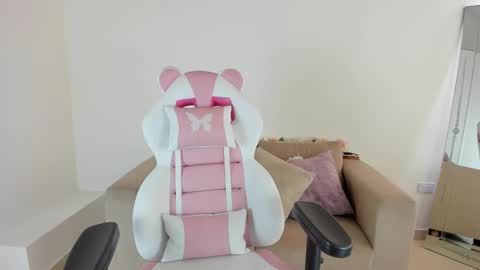    online show from February 2025 04:04:01 PM