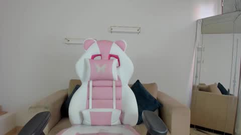    online show from November 2025 12:15:02 PM