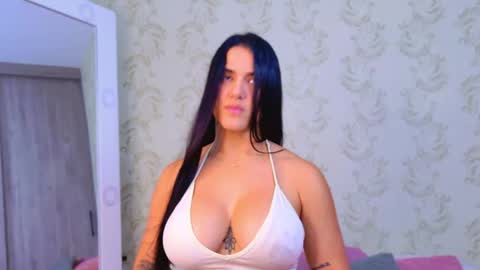 Snapshot of _ariannacruz chatting on January 2026 01:41:02 AM Queen Cruz online show from January 2026 01:41:02 AM