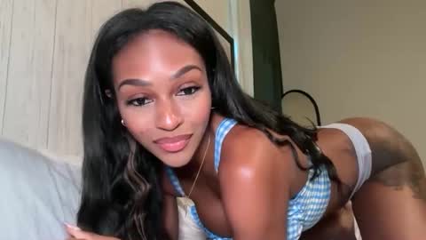 _avamonroe online show from November 2025 10:22:02 PM