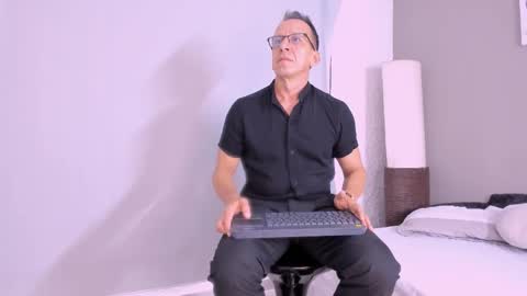 _axelking_ online show from October 2025 11:43:01 AM