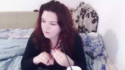 Snapshot of _bella_28 chatting on December 2024 07:40:01 AM em online show from December 2024 07:40:01 AM