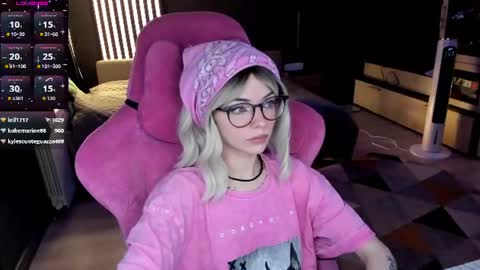 Snapshot of _black_fox__ chatting on June 2026 10:45:02 PM Olivia Subscribe to my Fansly - online show from June 2026 10:45:02 PM
