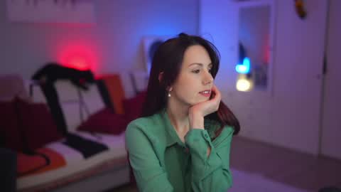 Lili online show from February 2026 06:19:02 AM