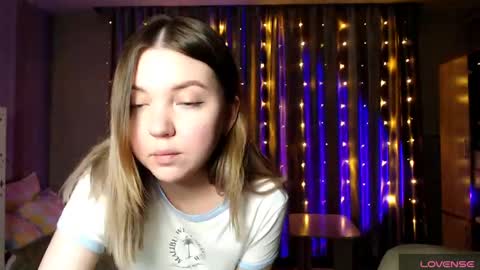Snapshot of _blonde_barbie_ chatting on June 2026 05:29:02 PM Elizabeth online show from June 2026 05:29:02 PM