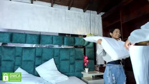 _bonnyandclyde online show from February 2026 12:48:02 PM