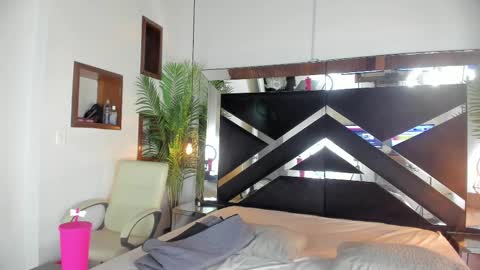 Candy online show from October 2025 05:57:02 PM