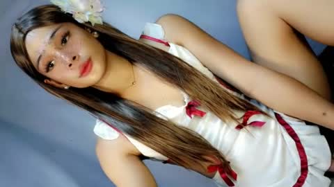 Snapshot of _caroline18_ chatting on July 2026 03:42:02 PM Kate flores online show from July 2026 03:42:02 PM
