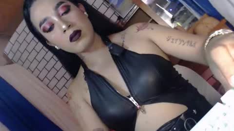 Caroline online show from April 2026 05:52:01 AM