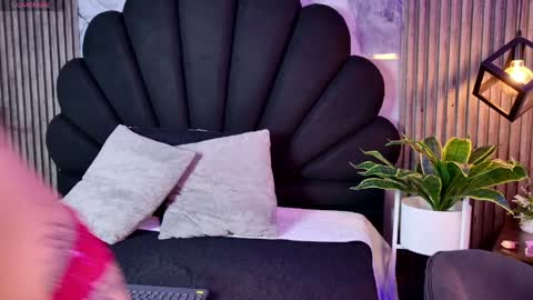 Snapshot of _charlotte_queen_ chatting on April 2026 01:28:01 PM _charlotte_queen_ online show from April 2026 01:28:01 PM