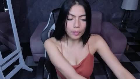 _charlottee_b online show from March 2026 07:50:02 PM