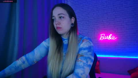 Snapshot of _crazybee_ chatting on April 2026 05:30:01 AM Nica online show from April 2026 05:30:01 AM