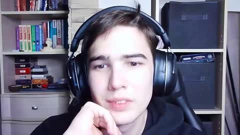 _crise_next_door_ online show from October 2025 03:52:01 PM