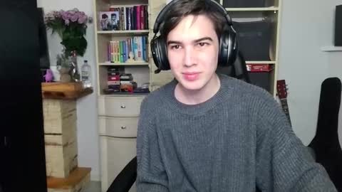 _crise_next_door_ online show from October 2025 04:31:01 PM